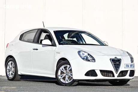 White 2014 Alfa Romeo Giulietta Hatchback Progression 1.4