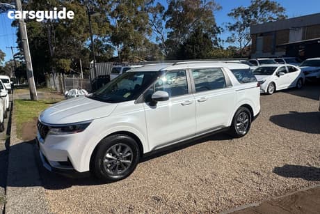 White 2023 Kia Carnival Wagon S