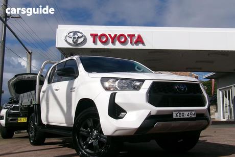 White 2024 Toyota Hilux Double Cab Pick Up Sr (4X4)