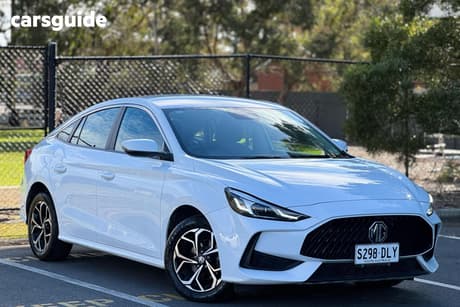 White 2023 MG MG5 Sedan Vibe