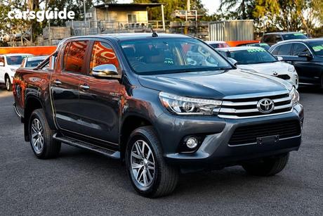 Grey 2015 Toyota Hilux Dual Cab Pick-up Sr5 (4X4)