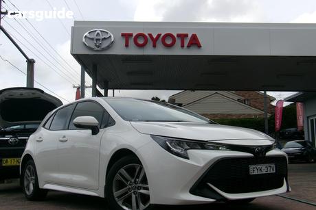 White 2020 Toyota Corolla Hatchback Ascent Sport
