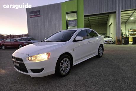 White 2010 Mitsubishi Lancer Sedan Es