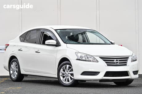White 2015 Nissan Pulsar Sedan St