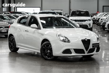 White 2014 Alfa Romeo Giulietta Hatchback Progression 1.4