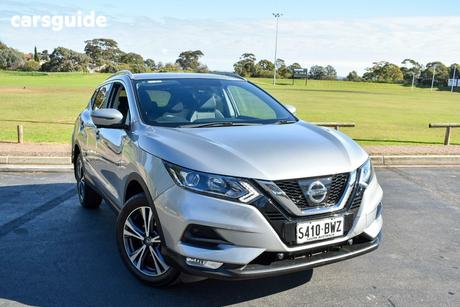 Silver 2017 Nissan Qashqai Wagon St-L