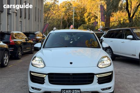White 2015 Porsche Cayenne Wagon Gts