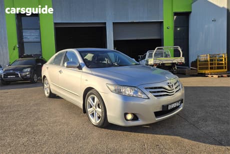 Silver 2009 Toyota Camry Sedan Grande