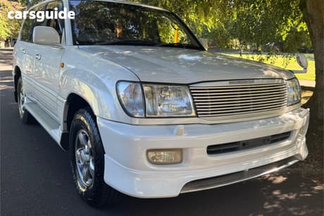 White 2000 Toyota Landcruiser SUV