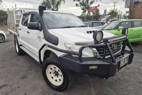 White 2014 Toyota Hilux Dual Cab Chassis Sr (4X4)