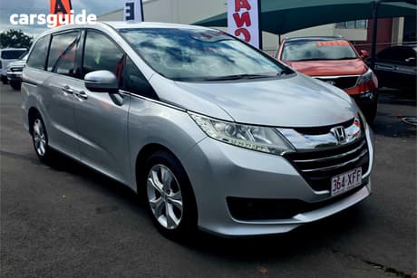 Silver 2017 Honda Odyssey Wagon Vti