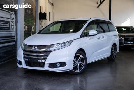 White 2016 Honda Odyssey Wagon (Hybrid)