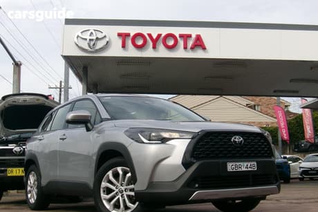 Silver 2025 Toyota Corolla Cross Wagon Gx 2Wd Hybrid