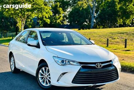 White 2016 Toyota Camry Sedan ALTISE