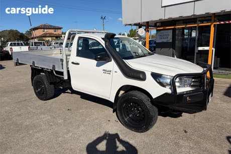 White 2018 Toyota Hilux Cab Chassis Sr (4X4)