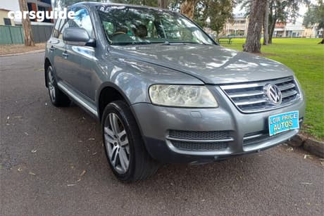Grey 2004 Volkswagen Touareg Wagon V8