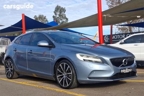 Blue 2016 Volvo V40 Hatchback D2 Momentum