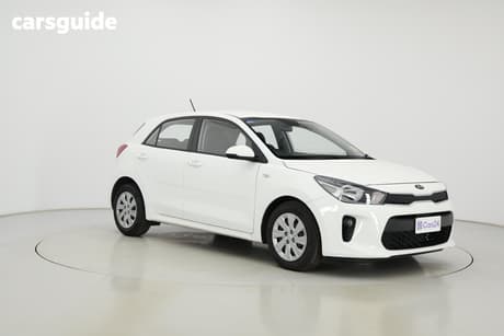 White 2018 Kia RIO Hatchback S