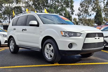White 2009 Mitsubishi Outlander SUV LS