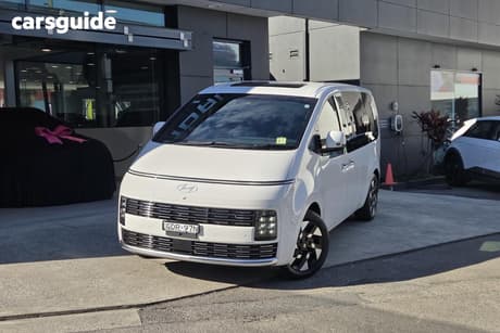 White 2026 Hyundai Staria Wagon Lounge