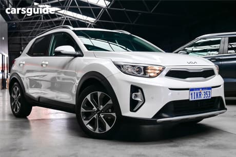 White 2024 Kia Stonic Wagon Sport