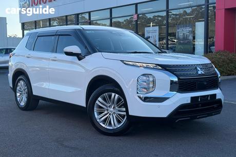 White 2023 Mitsubishi Outlander Wagon Es 5 Seat (2Wd)