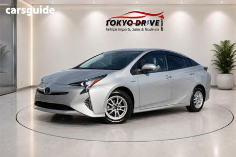 Silver 2018 Toyota Prius SUV AWD HYBRID