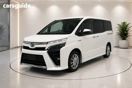 White 2018 Toyota Voxy SUV ZWR80