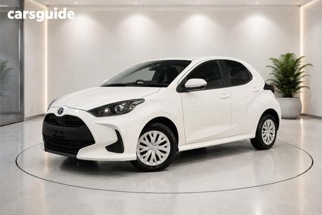 White 2023 Toyota Yaris Hatch E-FOUR