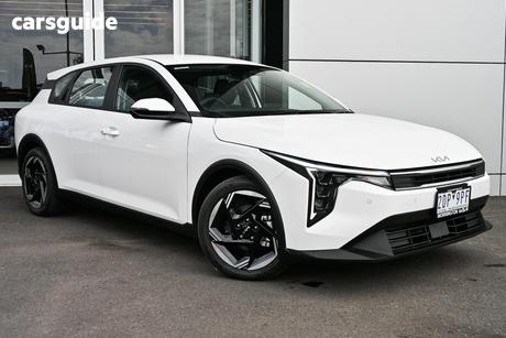 White 2025 Kia K4 Hatchback Sport+