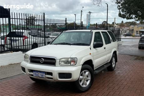 White 2001 Nissan Pathfinder Wagon Ti (4X4)