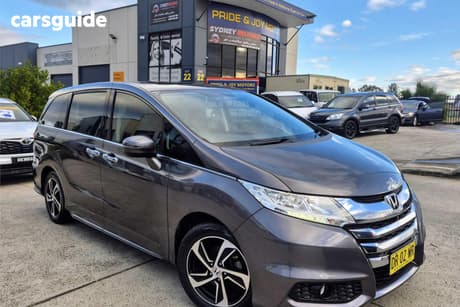 Grey 2015 Honda Odyssey Wagon Vti-L