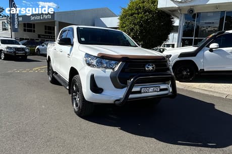 White 2022 Toyota Hilux Double Cab Pick Up Sr (4X4)