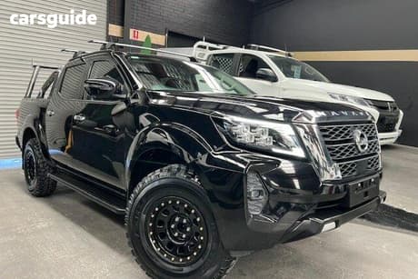 Black 2023 Nissan Navara Dual Cab Pick-up St (4X2)