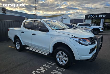 White 2017 Mitsubishi Triton Dual Cab Utility Glx Plus (4X4)
