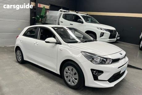 White 2020 Kia RIO Hatchback S