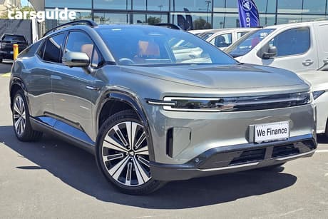 Green 2025 Deepal E07 SUV PERFORMANCE 4WD