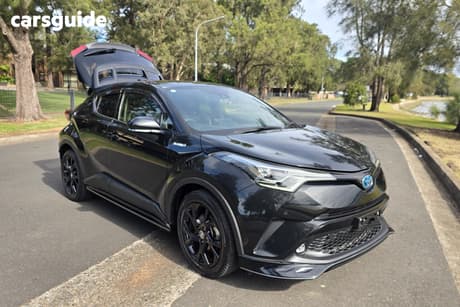 Black 2019 Toyota C-HR Wagon (Hybrid)