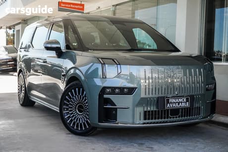 Green 2024 Zeekr 009 Wagon Awd (6 Seat)
