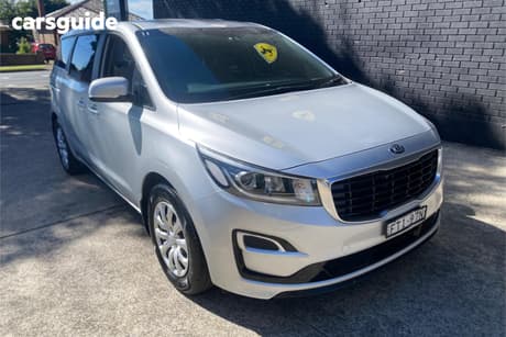 Silver 2018 Kia Carnival Wagon S
