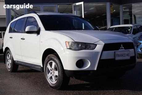 White 2010 Mitsubishi Outlander Wagon Ls (Fwd)