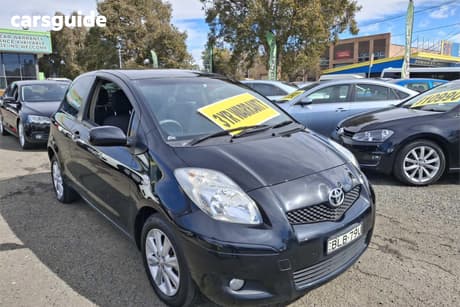 Black 2009 Toyota Yaris Hatchback Yr