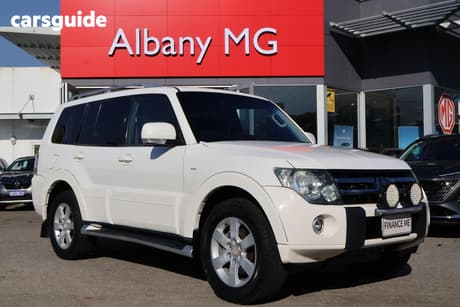 White 2010 Mitsubishi Pajero Wagon Vr-X Lwb (4X4)