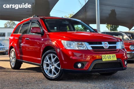 Red 2014 Fiat Freemont Wagon Lounge
