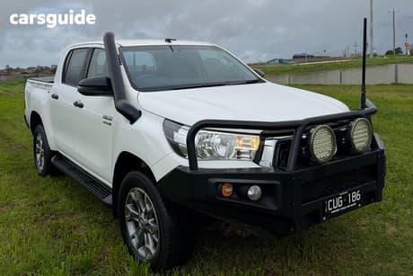 White 2019 Toyota Hilux Double Cab Pick Up Sr (4X4)