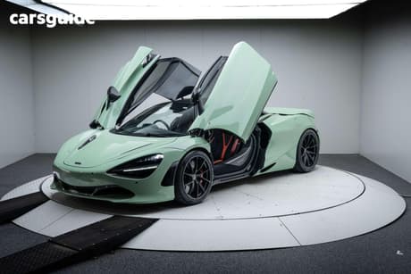 Green 2017 McLaren 720S Coupe