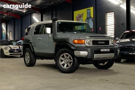 White 2015 Toyota FJ Cruiser Wagon
