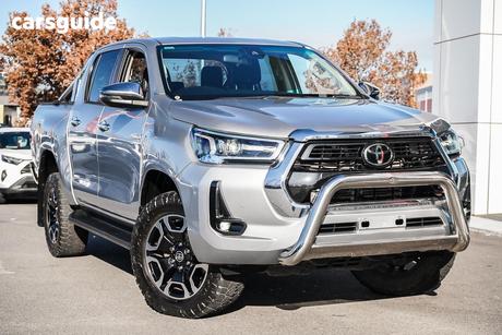 Silver 2022 Toyota Hilux Double Cab Pick Up Sr5 + Premium Interior (4X4)