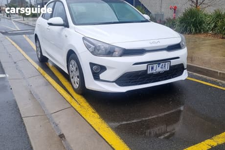 White 2022 Kia RIO Hatchback S