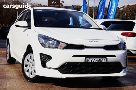 White 2022 Kia RIO Hatchback S